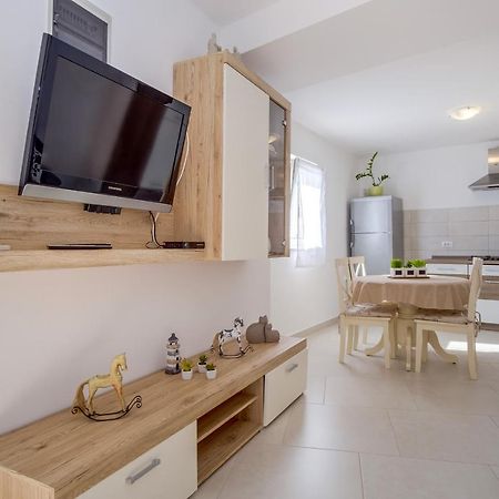 Čunski Apartment Angela מראה חיצוני תמונה